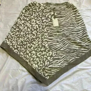 New Barefoot Dreams OS Animal Print OceanBreeze Poncho